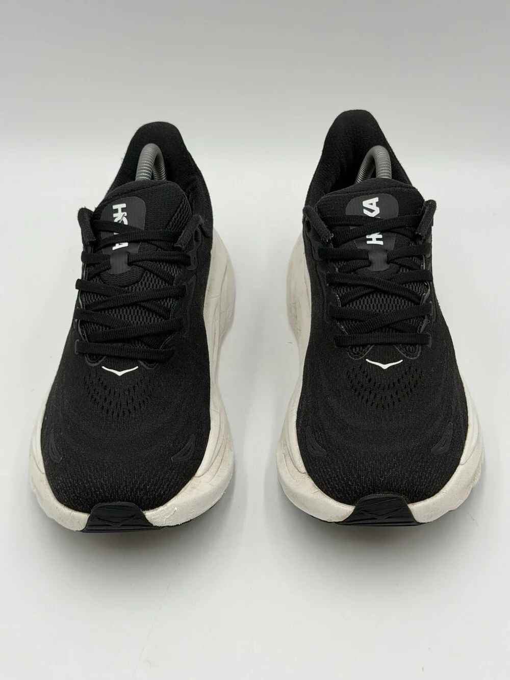 Hoka One One Arahi 8 Shoes Womens Size 9.5D Black White Running Athletic Sneaker